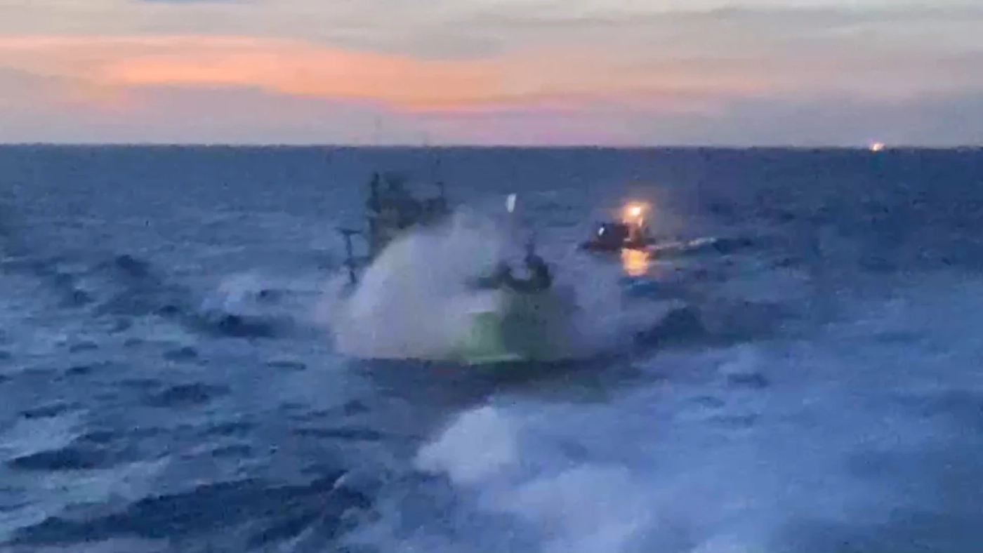 เปิดคลิป ตำรวจน้ำสงขลา ไล่ล่าเรือประมงเวียดนาม ทำประมงผิดกฎหมาย