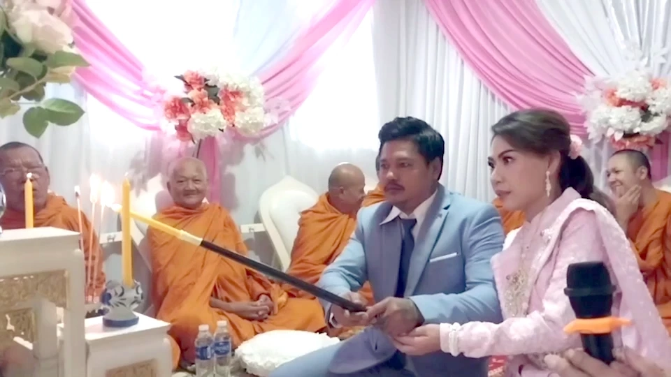 รักล้นใจ! สาวนครพนม รอไม่ไหว ยกขันหมากสินสอดนับล้าน สู่ขอ หนุ่มระยอง