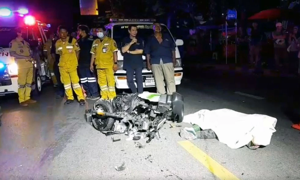 หนุ่มซิ่งบิ๊กไบค์หลบรถเก๋งขับย้อนศรประสานงาไรเดอร์ดับ 2 ศพ