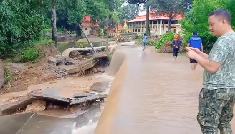 เปิดคลิป! นาทีน้ำป่าถล่ม "น้ำตกเขาชะเมา" ต้องสั่งปิดด่วนเพื่อความปลอดภัย