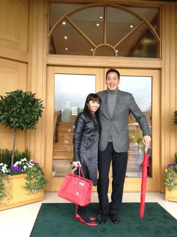 เปิดประวัติ พักตร์พิไล ทวีสิน หรือ "หมออ้อม" ภริยานายกฯ คนใหม่ของไทย 