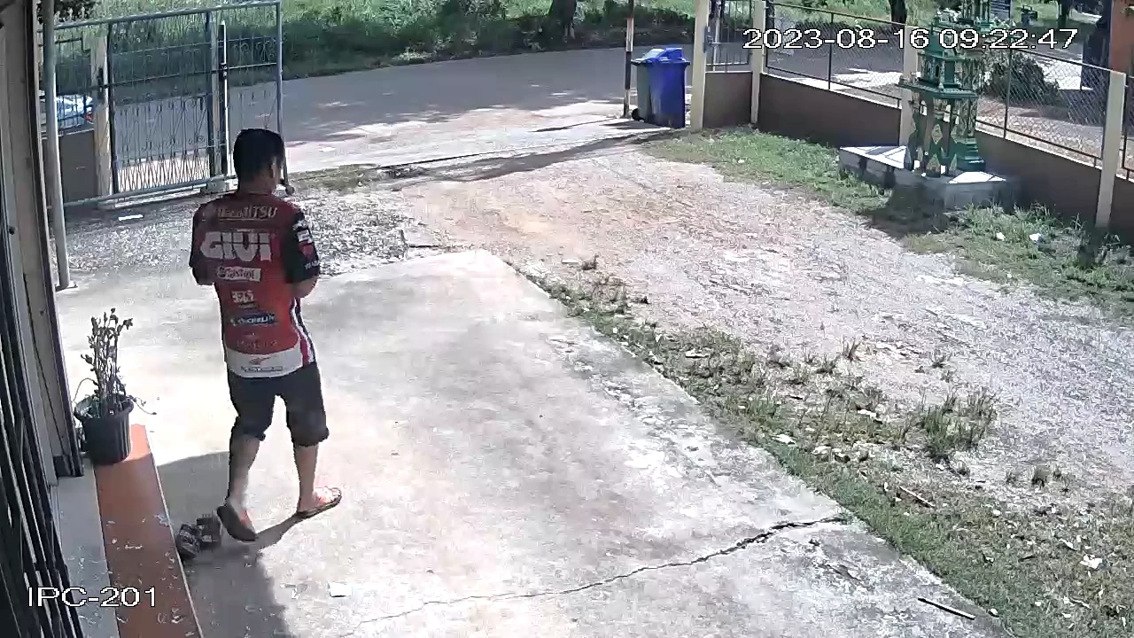 วงจรปิดจับภาพชัด หนุ่มใหญ่หึงโหด บุกลั่นไกสาว 47 ดับคาร้านเสริมสวย