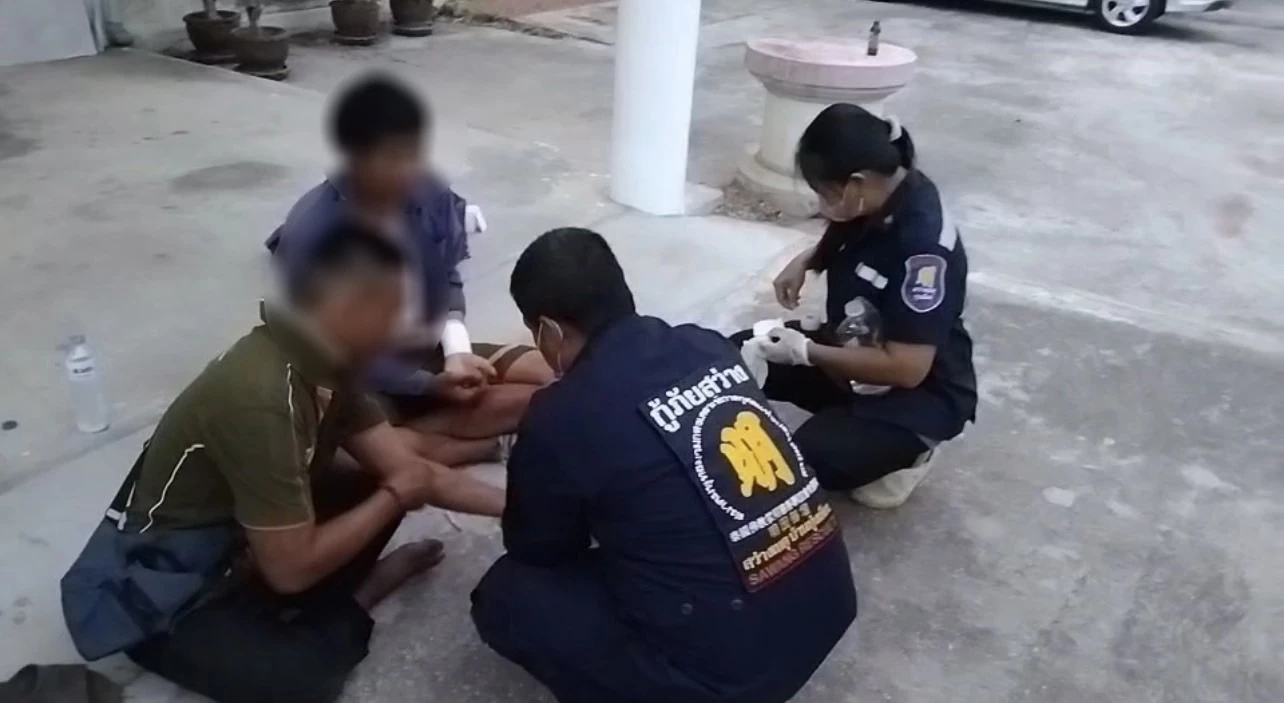 2 หนุ่มเมาเหล้าคุยถูกคอ กรีดแขนสาบานเป็นพี่น้อง แต่เลือดไหลไม่หยุด