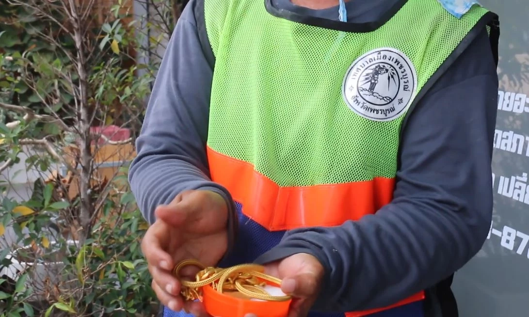 สุดปลื้ม! "ป้าแหม่ม" เก็บทองได้ 10 บาท ส่งคืนเจ้าของ เตรียมเลื่อนเป็น พนง.เทศบาล