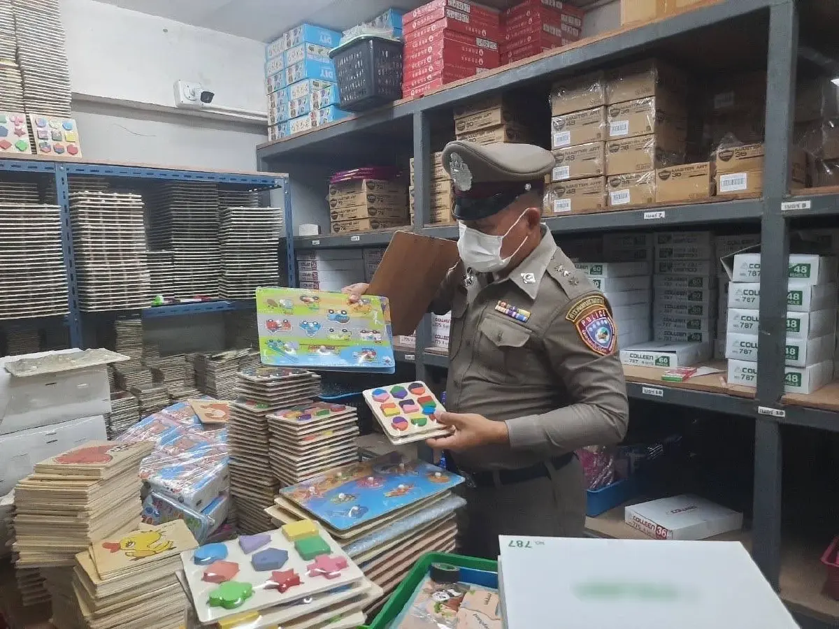บุกโกดัง ย่านลาดกระบัง ลอบนำเข้าของเล่นเด็กไม่มี มอก.