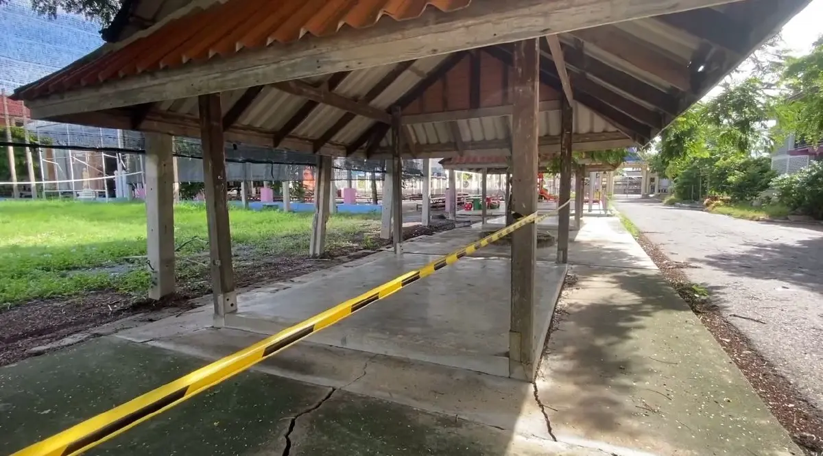 พายุพัดถล่มสามพราน ศาลาหลบแดดหน้าโรงเรียน พังทับเด็กหญิง ป.5 หัวแตก