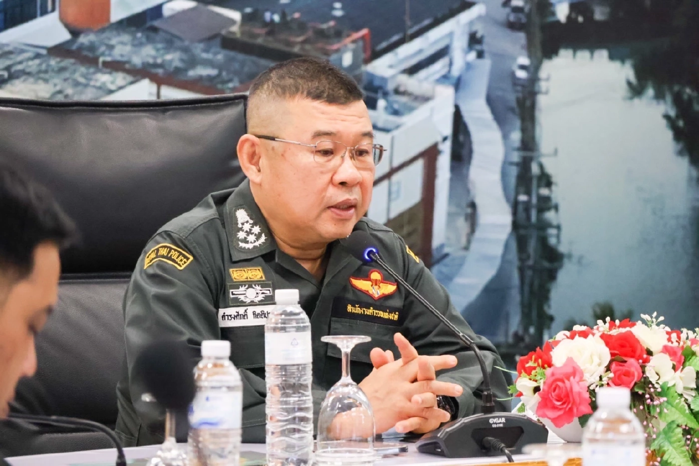 ผบ.ตร.-รองฯต่อศักดิ์ บินลงใต้ ตรวจเยี่ยม-ให้กำลังใจ ครอบครัว ตร.ยะรัง