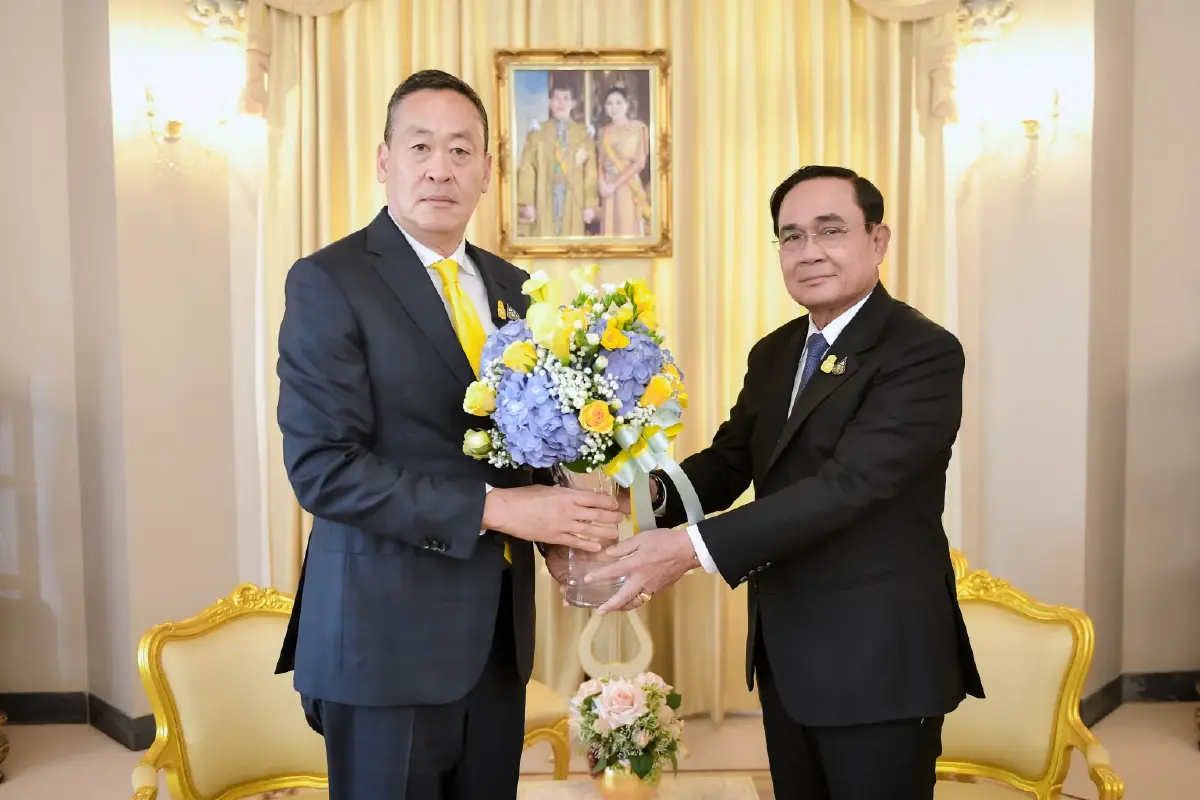 พล.อ.ประยุทธ์ มอบแจกันดอกไม้ แสดงความยินดี กับนายกฯคนที่ 30 