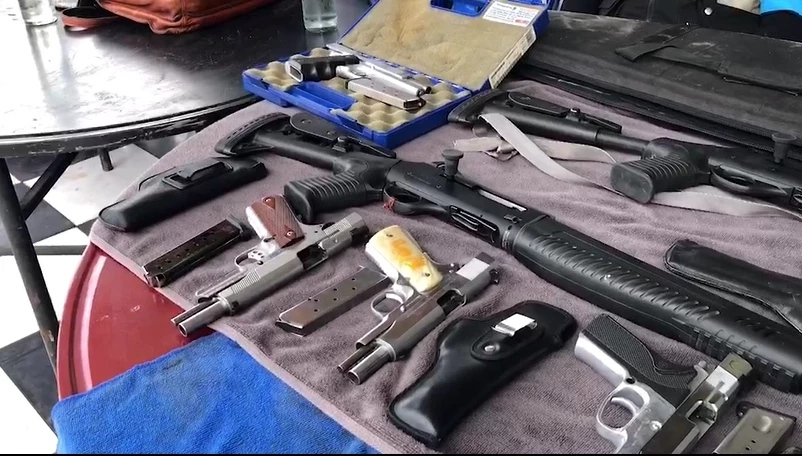 อาวุธปืนที่ตรวจพบในบ้านผู้ต้องหา