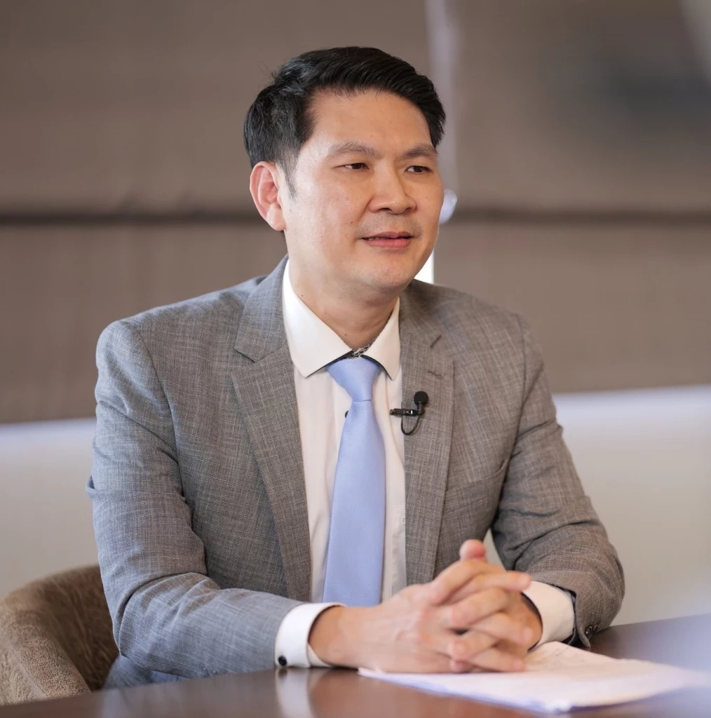 ศาสตราจารย์ ดร.ธนะเศรษฐ์ ง้าวหิรัญพัฒน์ อธิการบดี มหาวิทยาลัยศิลปากร