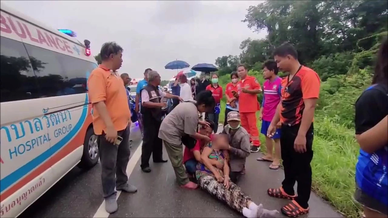 ยายใจสลาย สองหลานสาว ขี่จยย.ไปเรียน หลบจักรยานย้อนศรล้ม ถูก 18 ล้อทับดับ