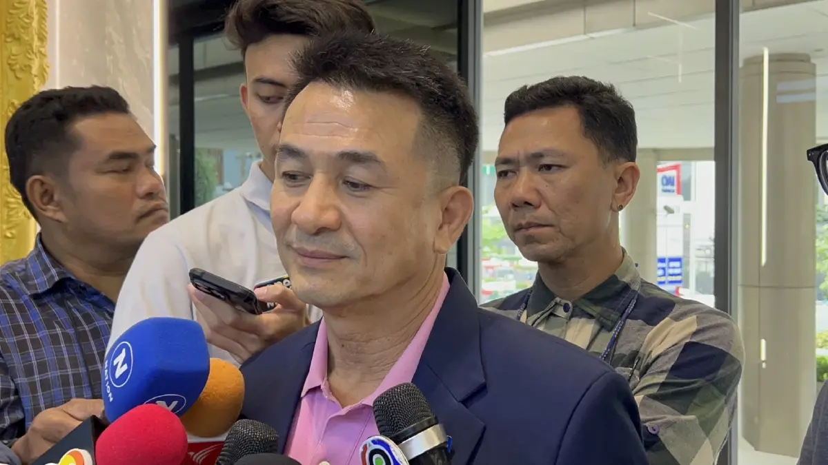 นพ.ชลน่าน หัวหน้าพรรคเพื่อไทย ใช้โอกาสประชุมรัฐสภา เดินหาเสียง สว.หนุน เศรษฐา นายกฯ