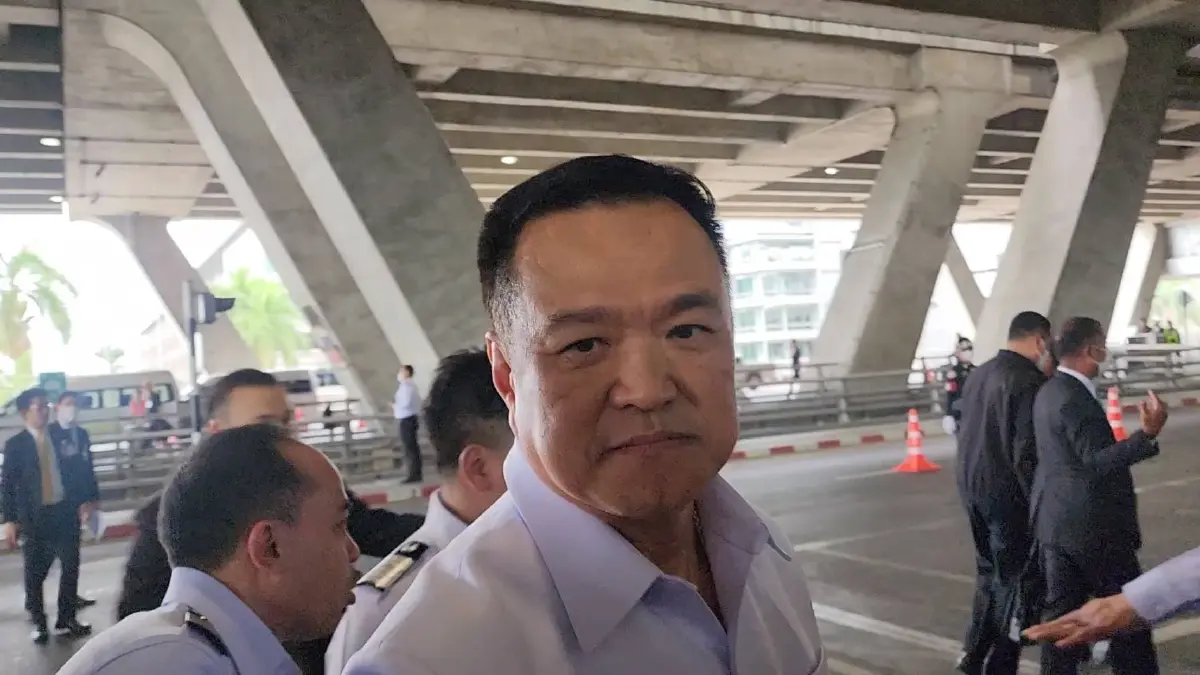 อนุทิน​ ชาญวีรกูล​ รองนายกรัฐมนตรีและรมว.สาธารณสุข ในฐานะหัวหน้าพรรคภูมิใจไทย