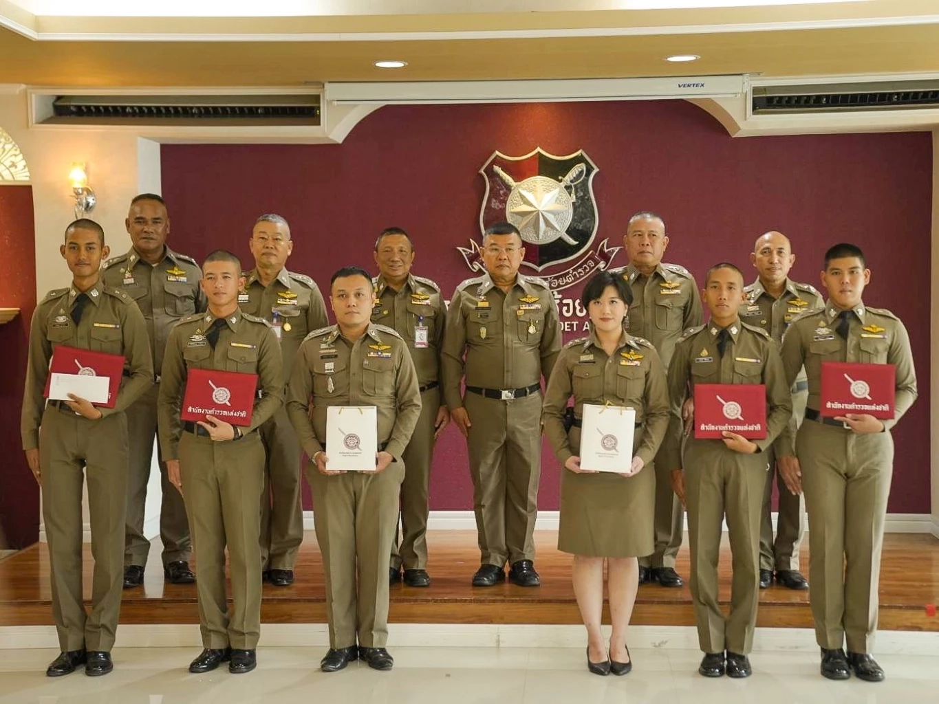 ผบ.ตร.มอบรางวัล 4 นรต. คว้ารองชนะเลิศแข่งขันประนอมข้อพิพาทนานาชาติ