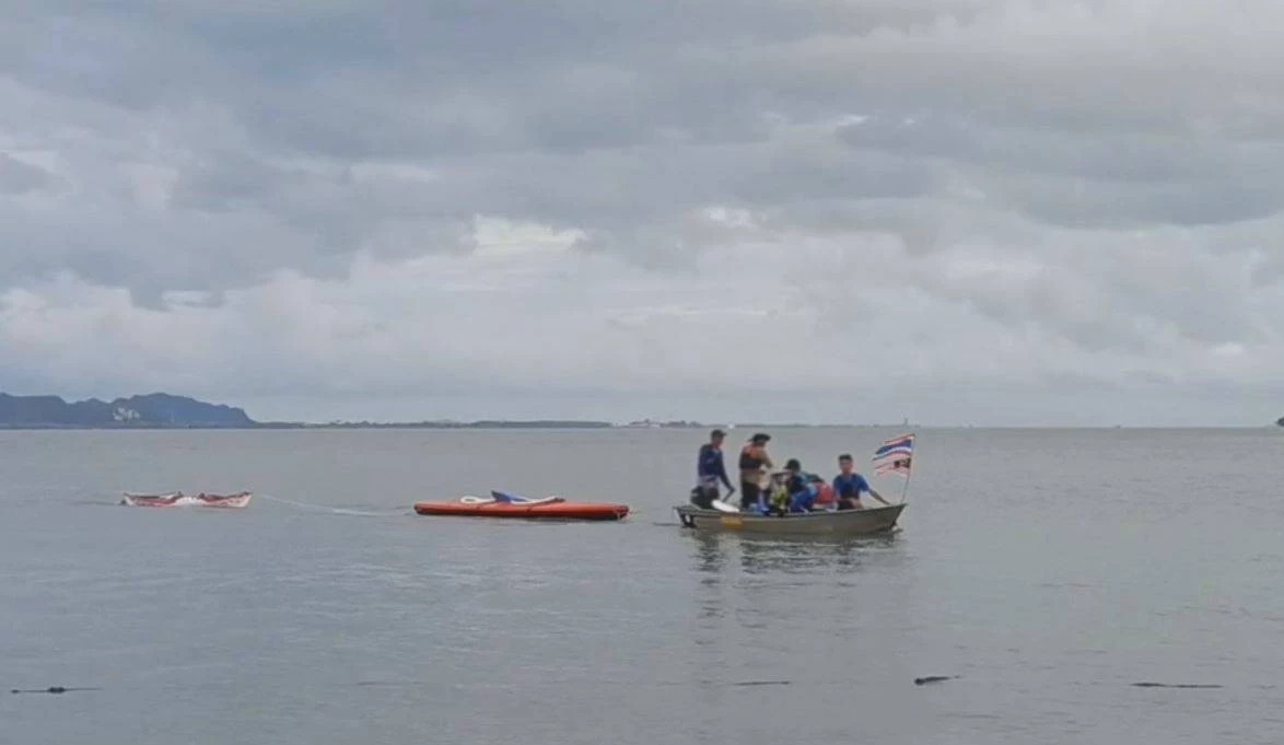 คณะนักกีฬาพายเรือคายัค 30 ชีวิต ปลอดภัยแล้ว หลังเจอคลื่นลมแรงซัดล่มกลางทะเล