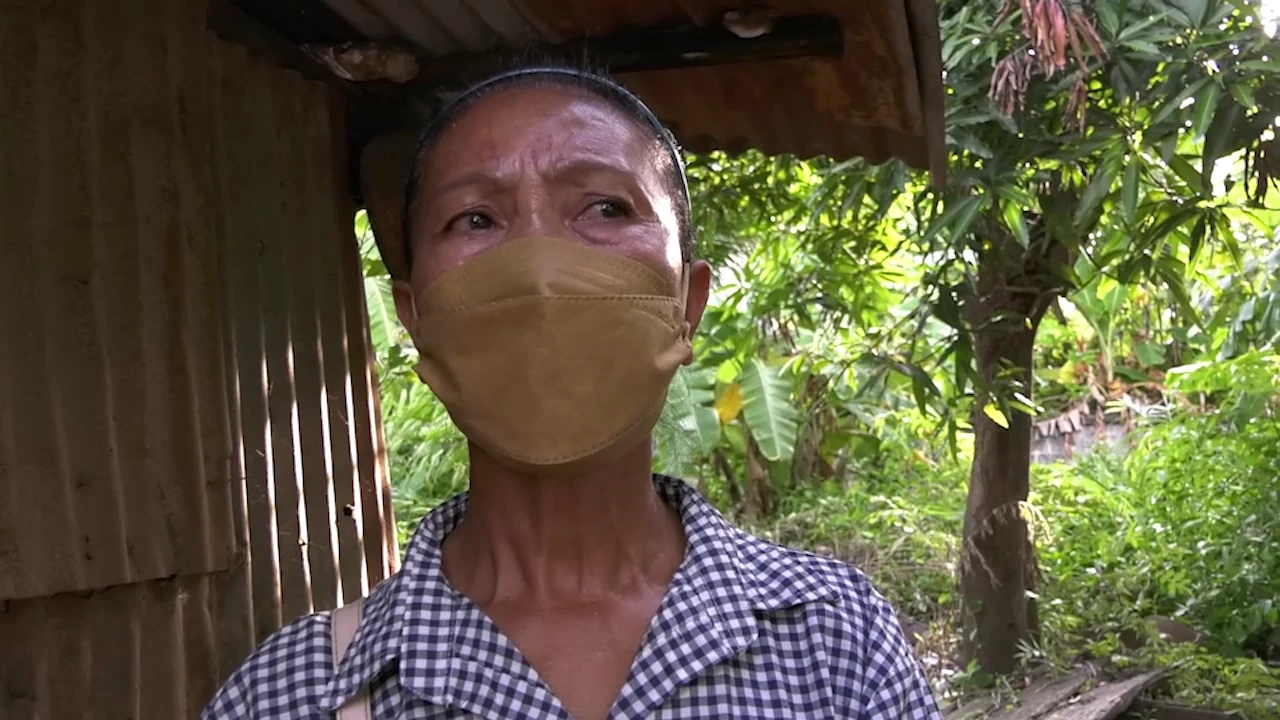 นางสำเนียง แสงตะวัน อายุ 60 ปี แม่ของนายแอ๊ด