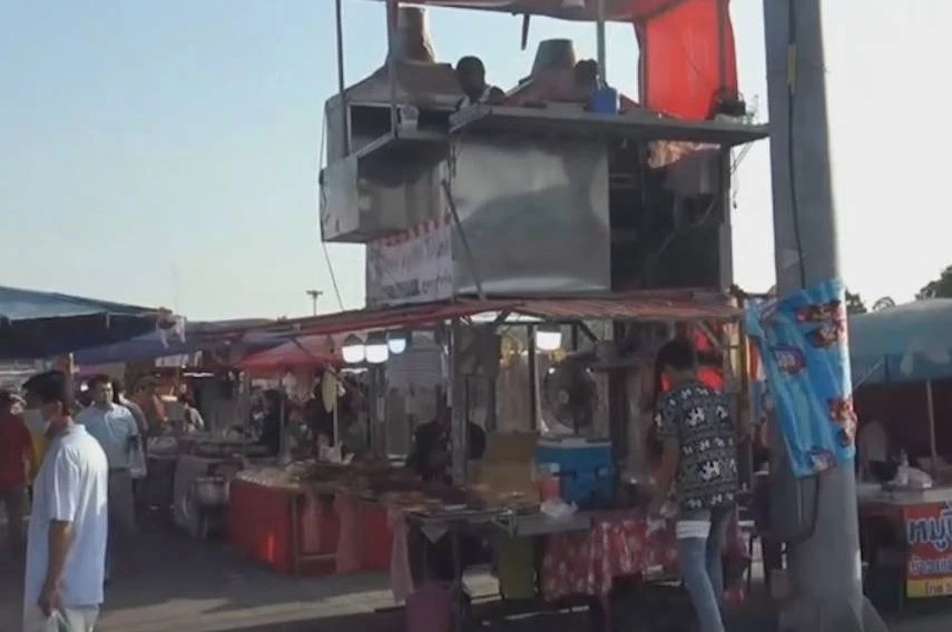 แห่แชร์! คลิปร้านไก่ย่างลอยฟ้า ไม่มีควันรบกวนคนอื่น ทำลูกค้าอุดหนุนแน่น