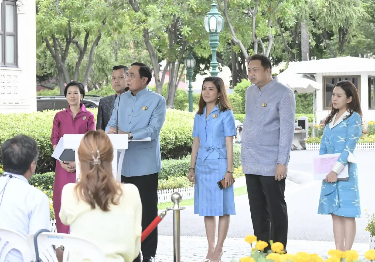 "นายกฯ" ปัดไม่มีขัดแย้ง "พล.อ.ประวิตร" ลาประชุมไม่แปลก