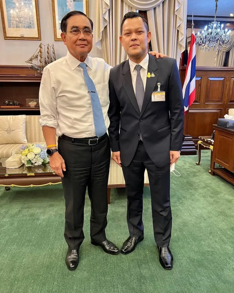 ธนกร โพสต์ขอบคุณ พล.อ.ประยุทธ์ ยกเป็นโมเดลการเป็นนายกรัฐมนตรี