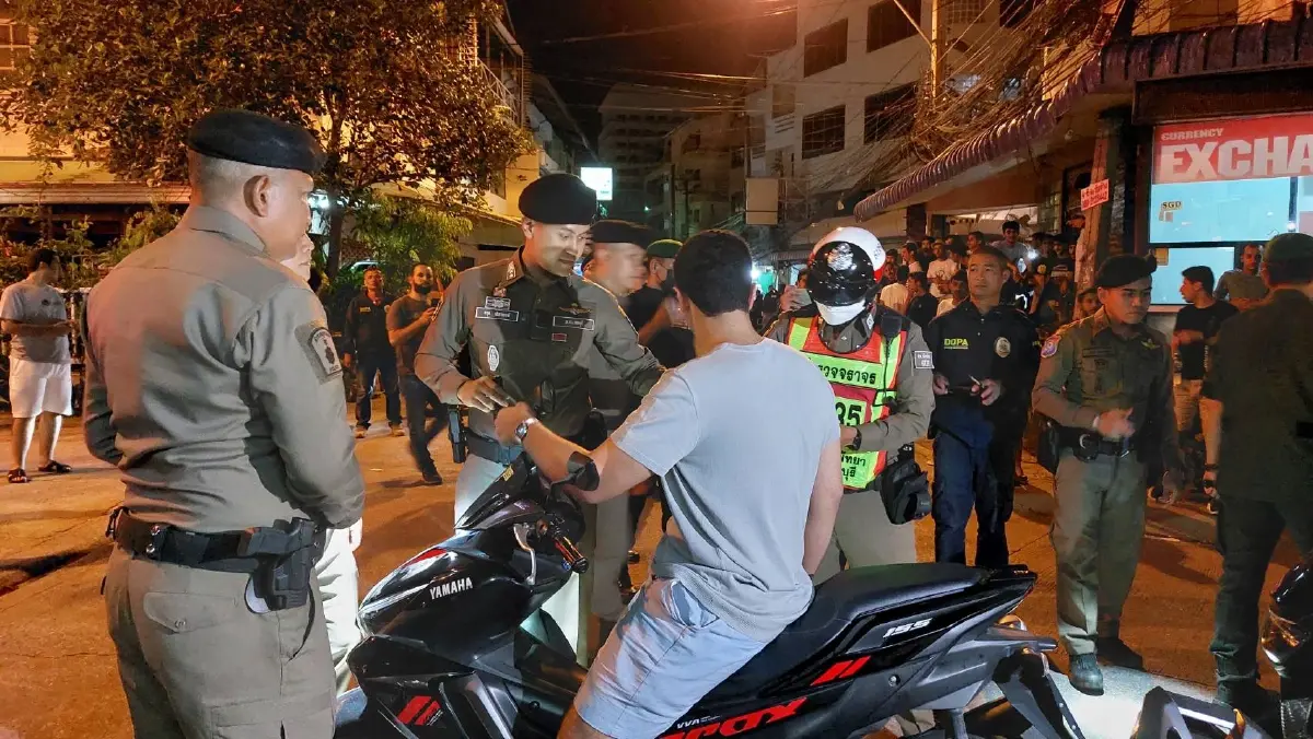 ชาวบ้านสาธุ! ตร.พัทยา เปิดยุทธการ "ปิดซอยปราบอาหรับแว้น"