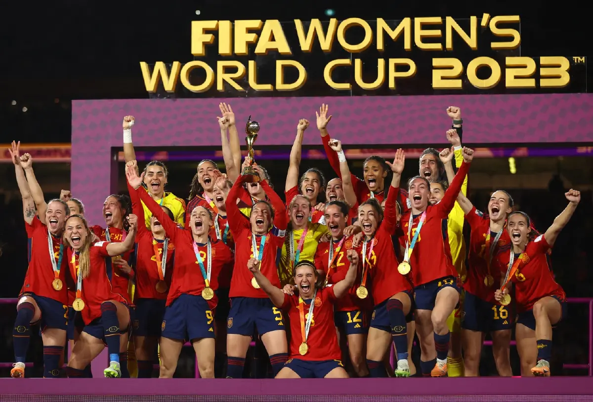 แข้งสาวสเปนเฉือนอังกฤษ 1-0 ผงาดครองแชมป์โลกสมัยแรก (คลิป)