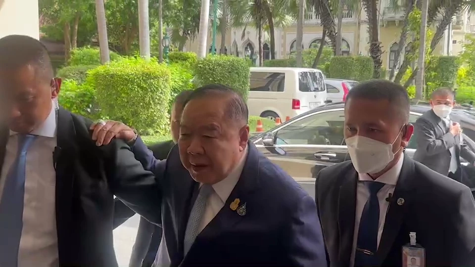 "ลุงป้อม" เผย "เพื่อไทย" ยังไม่ส่งเทียบเชิญร่วมตั้งรัฐบาล ปัดตอบสนหรือไม่