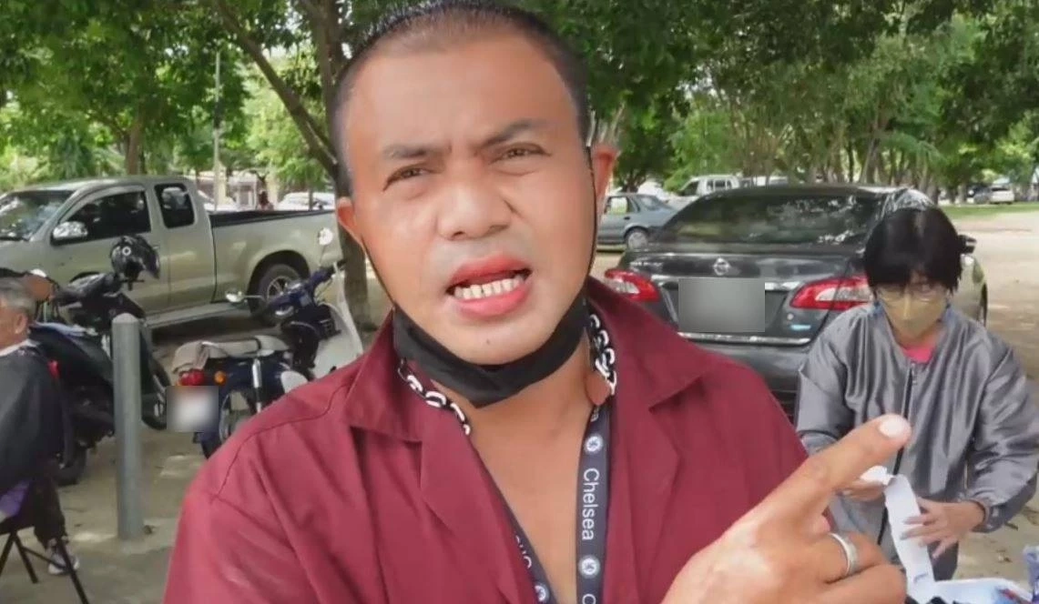 ยกนิ้วให้เลย! กลุ่มตำรวจนักไถ เปิดท้าย จยย. ตัดผมให้ ปชช.-นทท. ฟรี