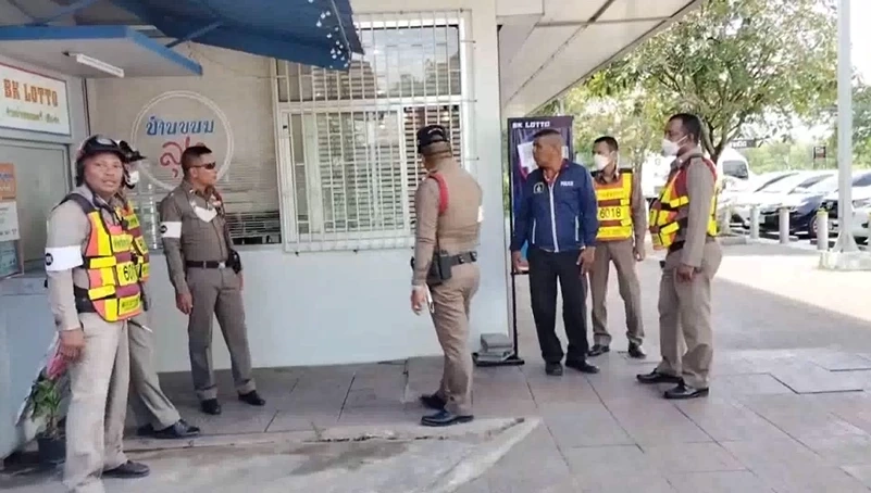 ผงะ! พบทารกถูกคลอดทิ้งห้องน้ำปั๊ม ตามตัวแม่เป็นเด็ก ม.1 ที่มากับคณะทัวร์