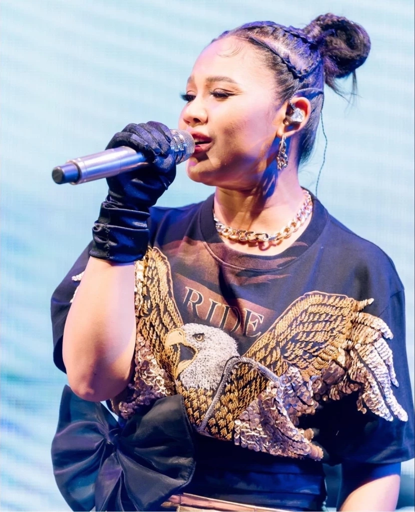 ต่อไปเจอขอไม่ไหว้  'จ๊ะ-เอม' ไลฟ์โต้  'ตั๊กแตน' ถามไหนหลักฐานที่ด่าขอดูหน่อย