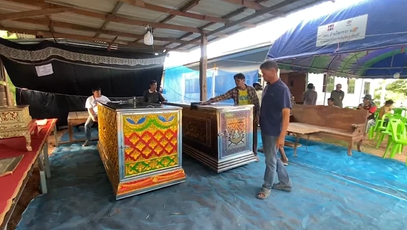 สยอง! "ซูเปอร์คาร์เชิงพาณิชย์" ซิ่งชนท้ายอีแต๋น ชาวบ้านดับสลด 5 ราย (มีคลิป)