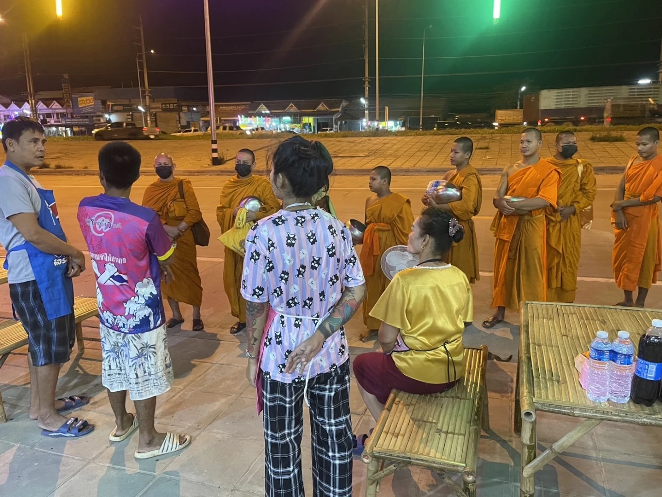 พระ-เณร ร้องเรียนเจ้าอาวาสอมเงินกฐิน กลับถูกไล่พ้นวัดช่วงเข้าพรรษา