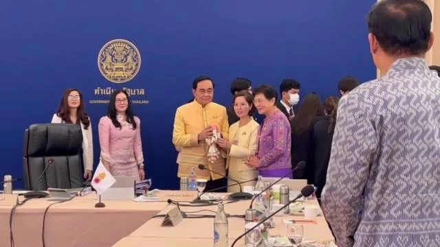 ส่งท้าย"ครม.ประยุทธ์"-"บิ๊กตู่" ร่วมถ่ายภาพกับคณะรัฐมนตรี-จนท.-แม่บ้าน