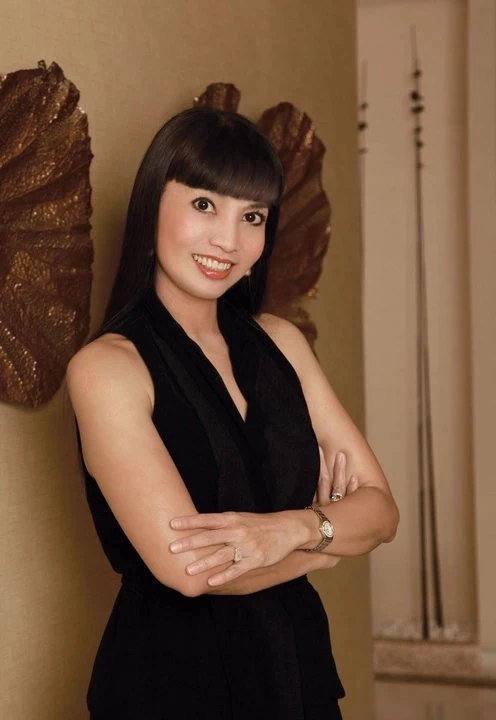 เปิดประวัติ พักตร์พิไล ทวีสิน หรือ "หมออ้อม" ภริยานายกฯ คนใหม่ของไทย 