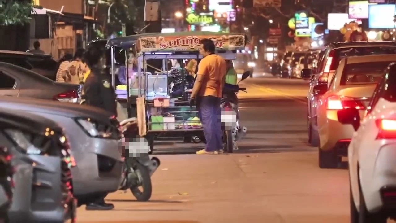 แฉแก๊งผู้ค้ารถพ่วงข้าง - ซาเล้ง นับ 100 คัน ยึดหาดจอมเทียนทำกิน ส่อมีเก็บส่วย