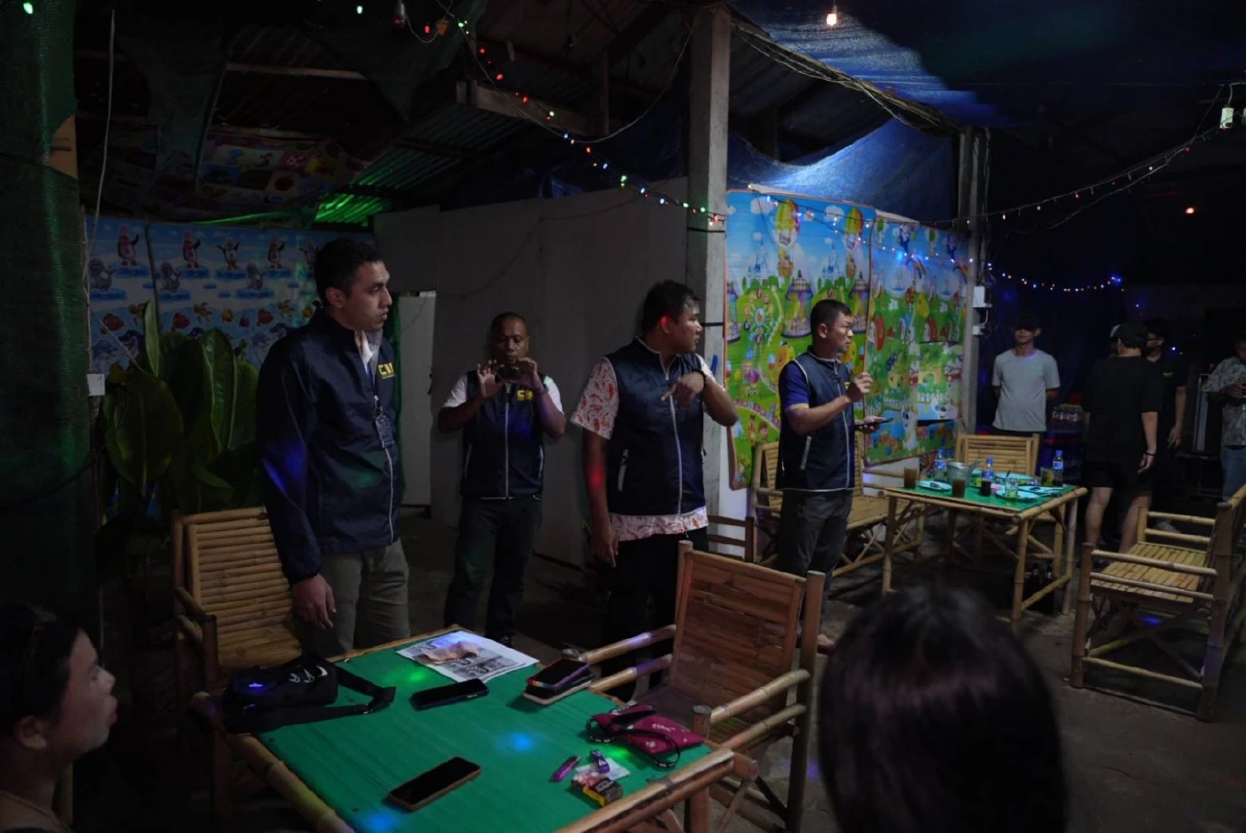 ปคม. บุกรวบร้านคาราโอเกะบุรีรัมย์ "แฝงค้ากามเด็กอายุต่ำกว่า 18 ปี"