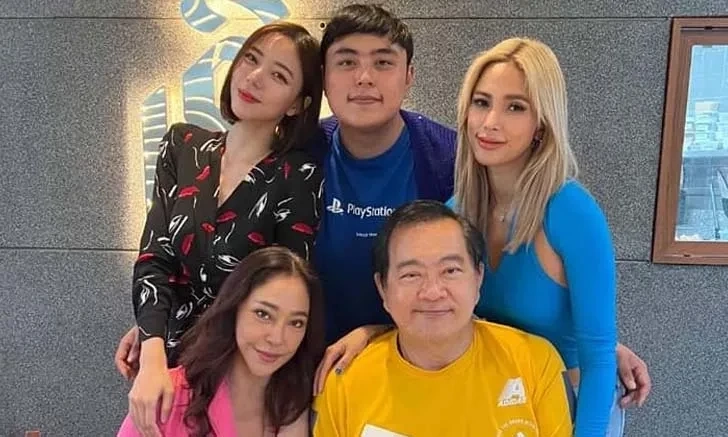 เปิดข้อความที่ครอบครัวโพสต์ส่งกำลังใจ "อุ้ม ลักขณา" หลังประกาศแยกทางสามี 