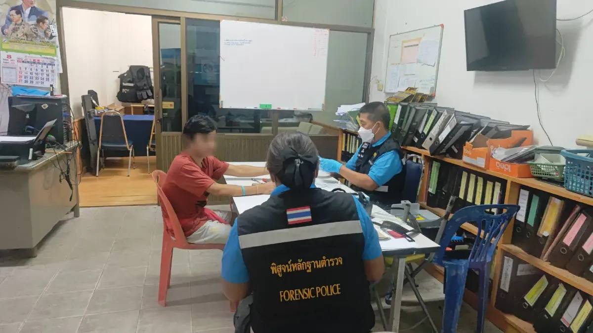 จับแล้วลูกเลี้ยงยิงพ่อดับ ทะเลาะเรื่องเปิดไฟ อ้างเวลาเมาชอบมาหาเรื่อง