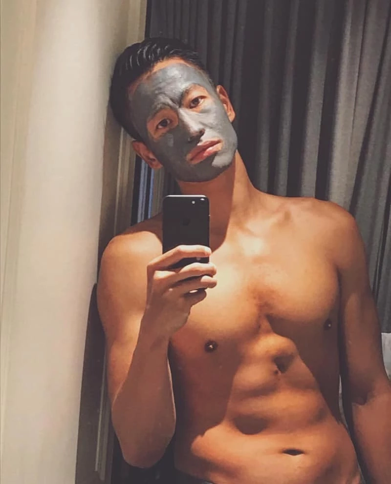 ส่องโปรโฟล์ "น้อบ ณภัทร" ทายาทแสนสิริ ดีกรีลูกชายนายกคนที่ 30 