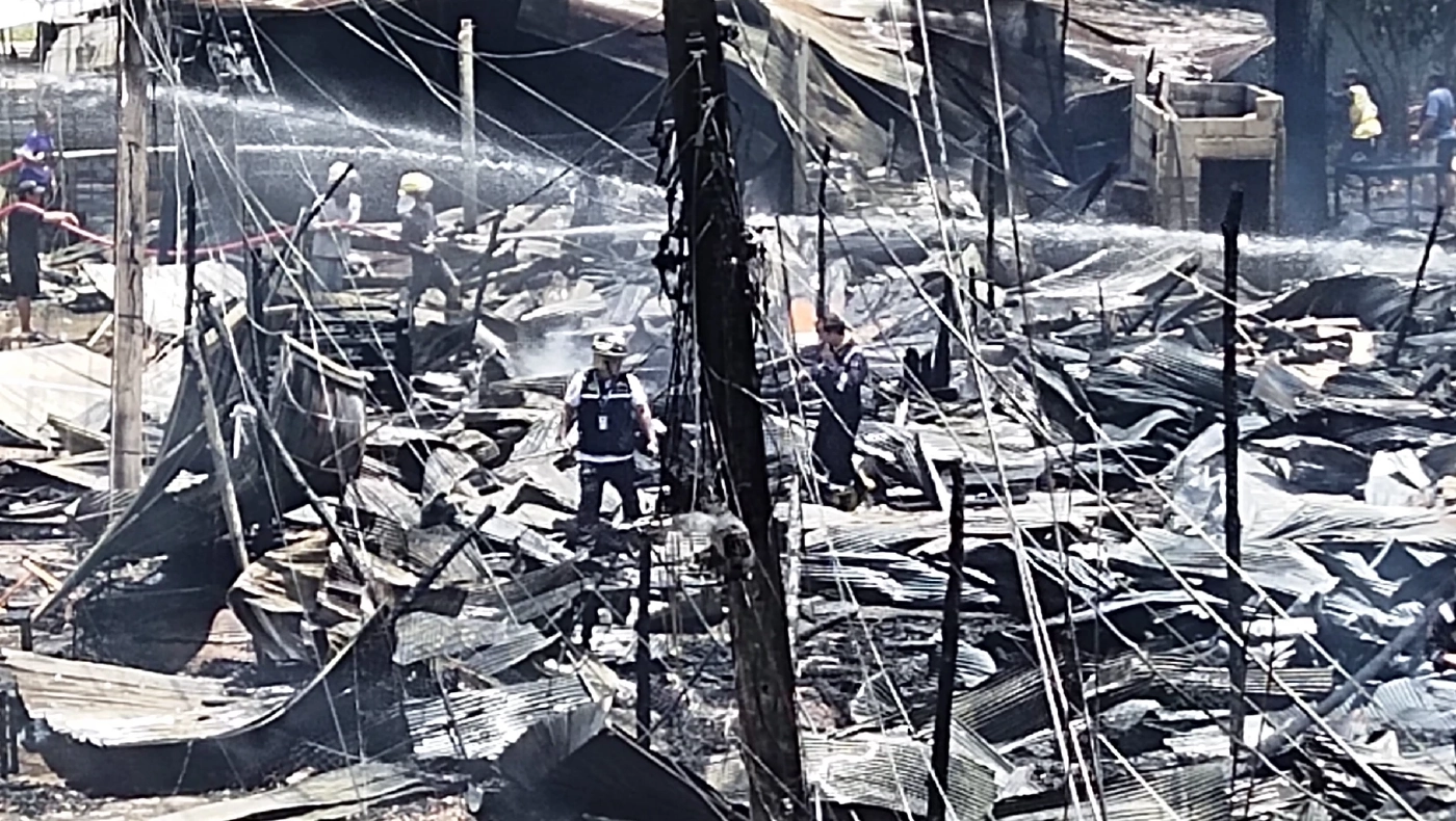 ไฟไหม้ร้านเฟอร์นิเจอร์ไม้สัก 12 คูหา อ.เด่นชัย เมืองแพร่ เสียหายนับล้าน