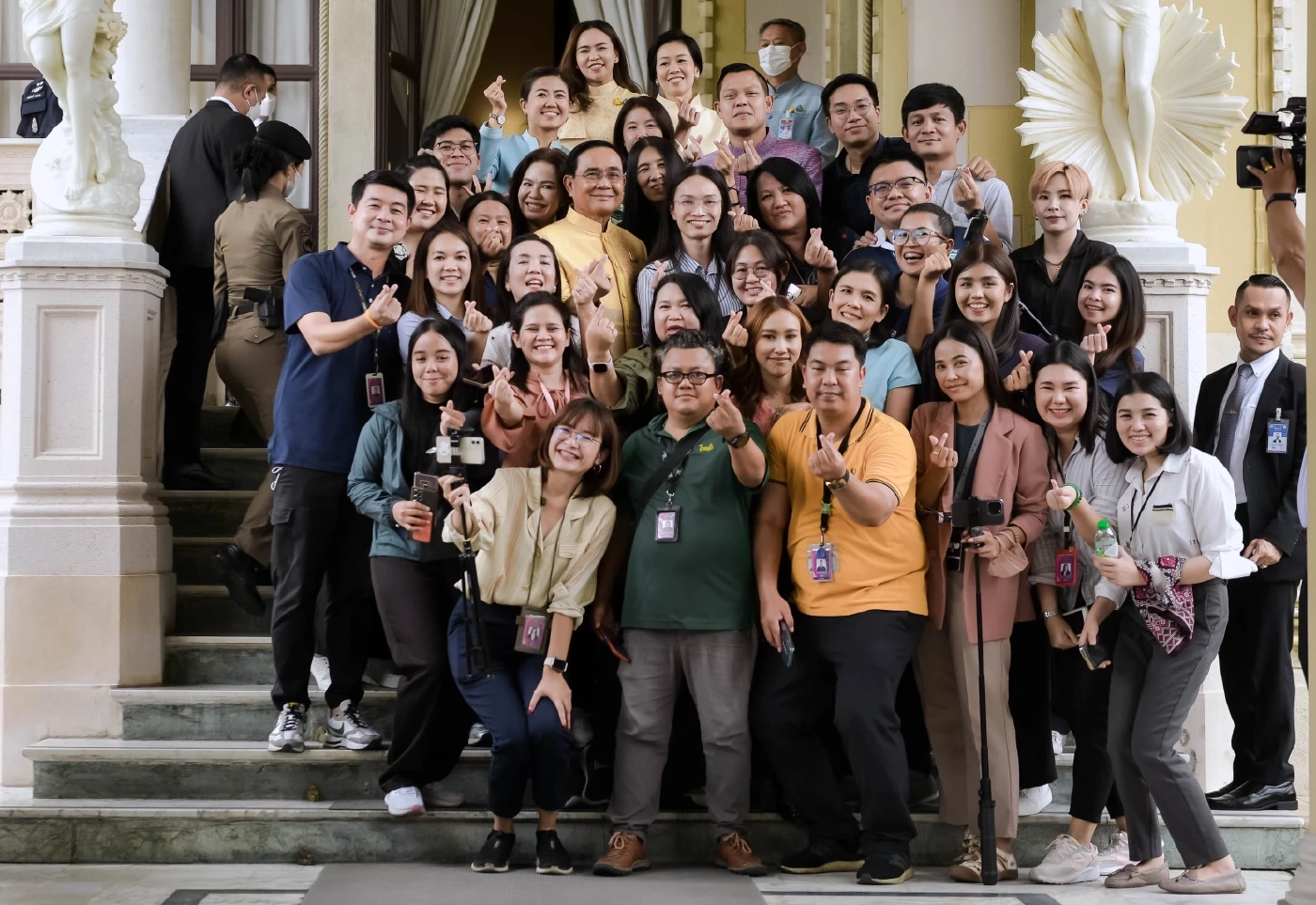 พล.อ.ประยุทธ์ อำลาสื่อฯ ส่งท้ายครม. ปัดตอบเตรียมรับงานใหญ่กว่าเดิม