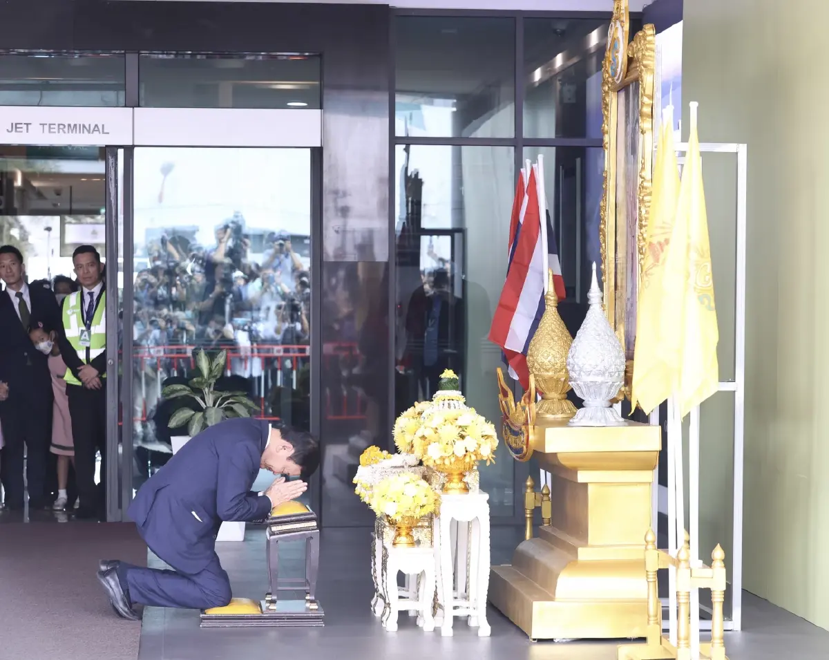 "สุริยะ" เผย ชื่นใจ-โล่งใจ "ทักษิณ" กลับบ้าน ด้าน "สมศักดิ์" ปลื้มได้แตะมือ