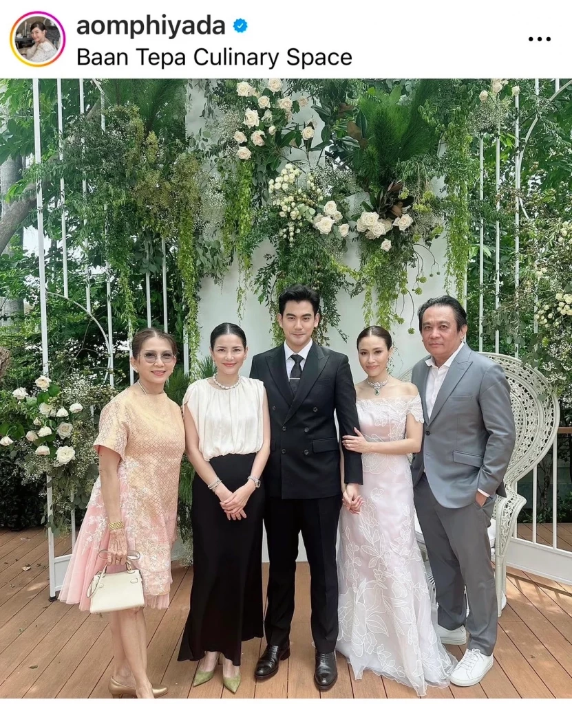 คนบันเทิงร่วมยินดี  ฌอห์ณ จูงมือคนรัก เพชร ภิพัชรา เข้าพิธีหมั้นแล้ว