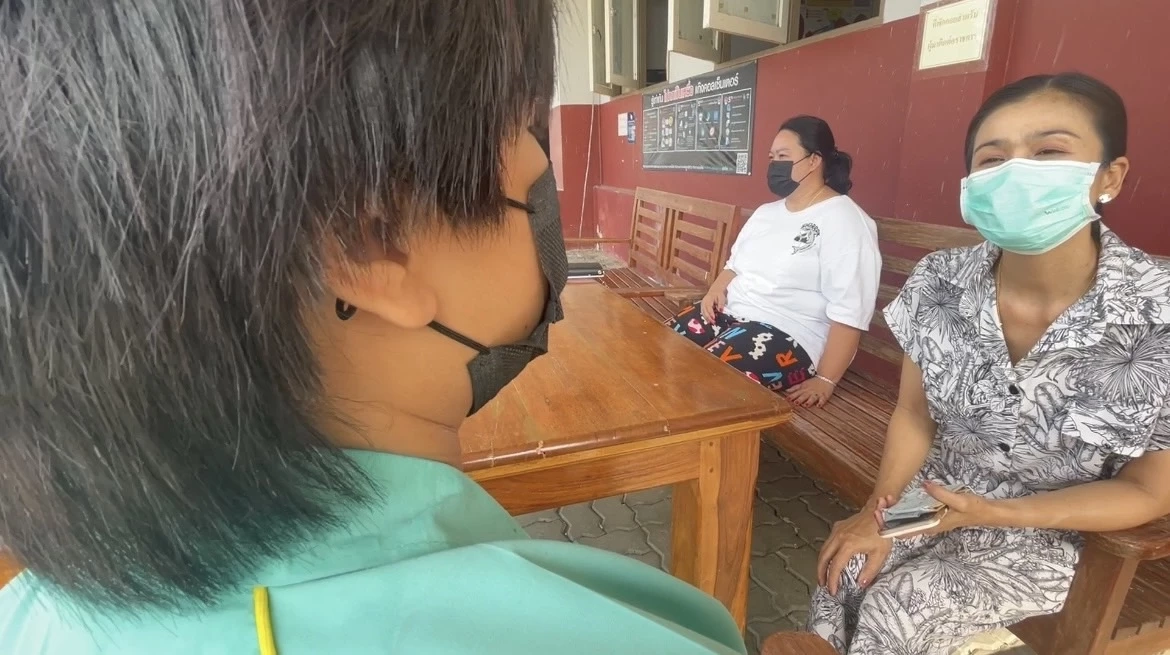 แม่เดือด จูงลูกสาว ม.2 แจ้งความ ครู รร.ดังอ่างทอง ใช้ไม้ฟาดมือ จนยกไม่ขึ้น