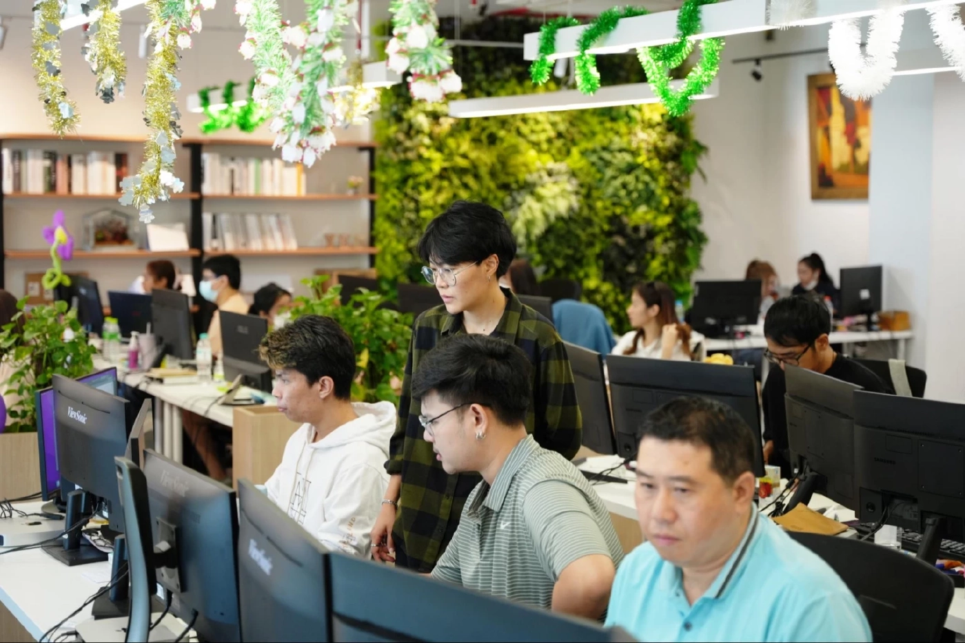 บรรยากาศการทำงานในออฟฟิศ Yes Web Design Studio