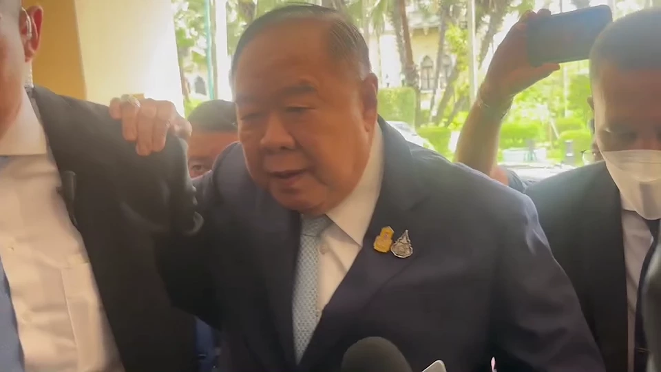 "ลุงป้อม" เผย "เพื่อไทย" ยังไม่ส่งเทียบเชิญร่วมตั้งรัฐบาล ปัดตอบสนหรือไม่