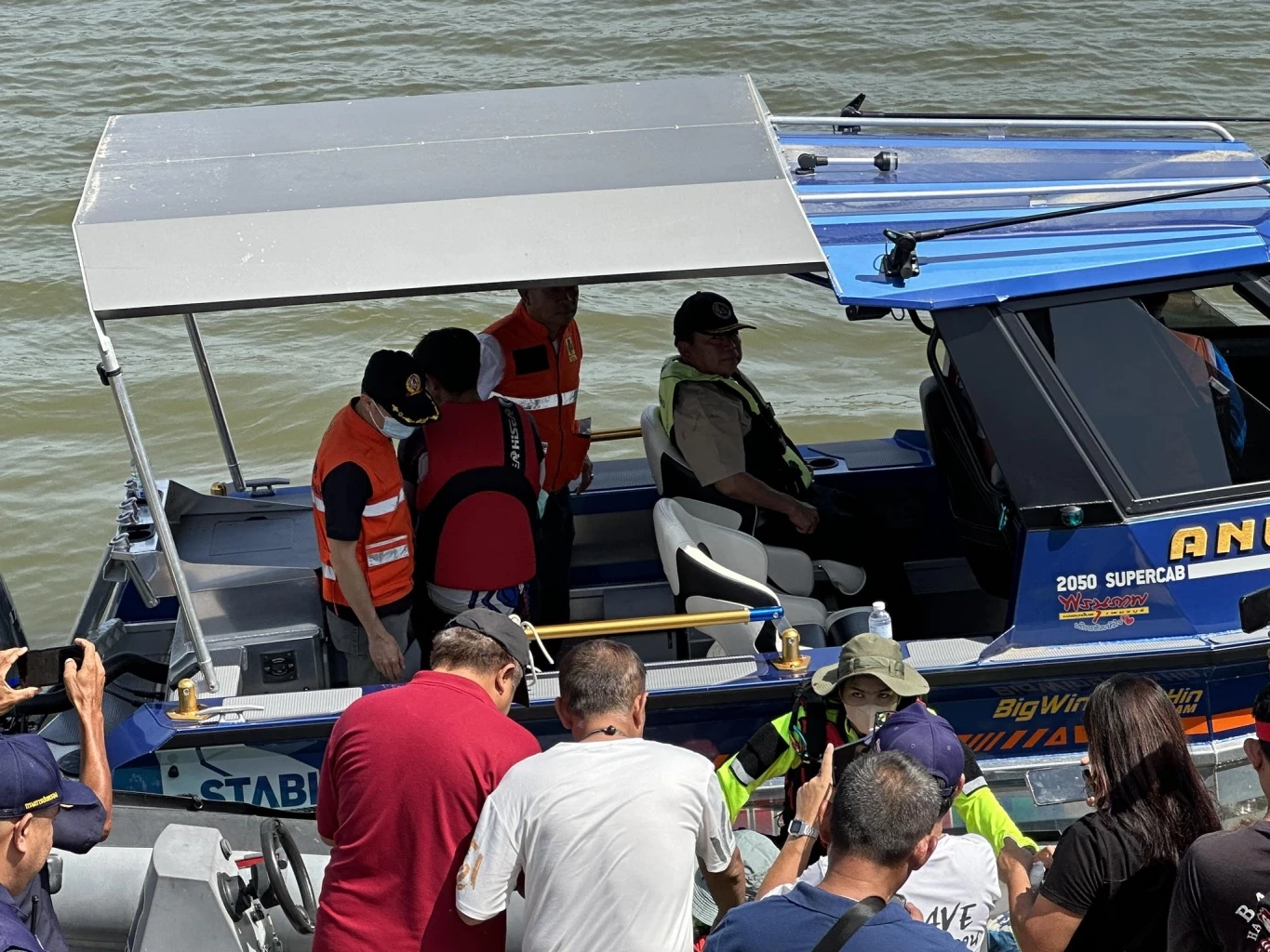 ไร้ปาฏิหาริย์ พบแล้ว 1  ร่าง นทท. เรือล่มจาก "พายุงวงช้าง" ที่บางตะบูน