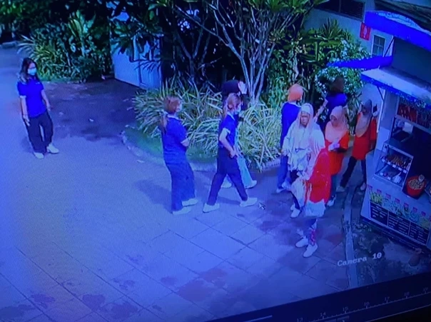 ผงะ! พบทารกถูกคลอดทิ้งห้องน้ำปั๊ม ตามตัวแม่เป็นเด็ก ม.1 ที่มากับคณะทัวร์