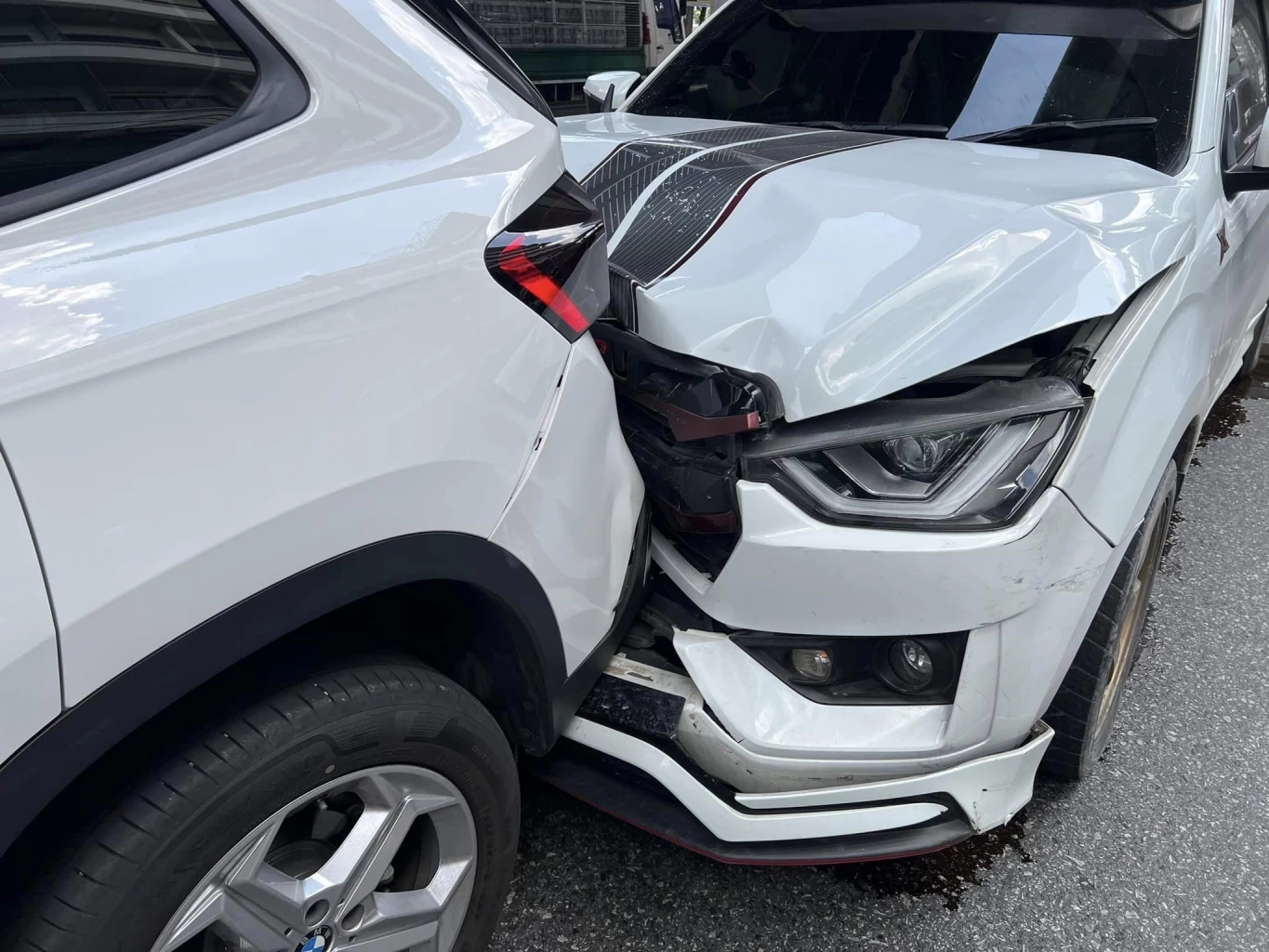 ยังร้อนแรง ไม่แผ่ว! "ออลนิว" รถประกันขาด ชนท้ายรถยุโรปพังยับ