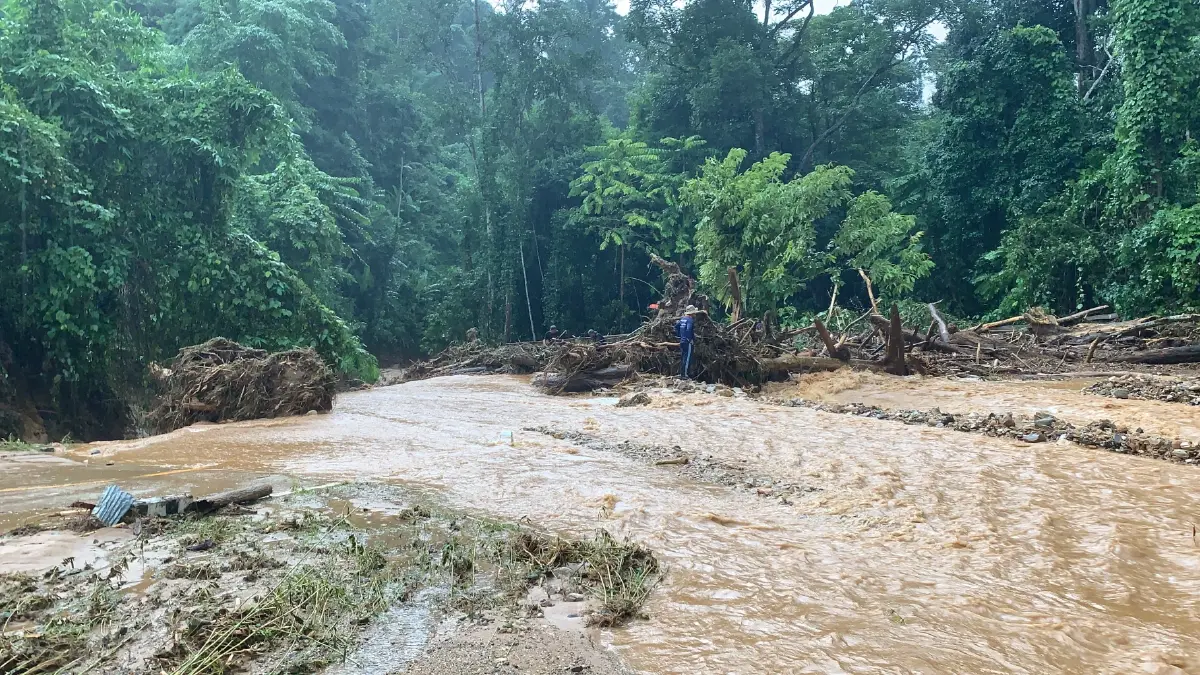 ฝนถล่มหนัก “สบเมย”อ่วม 17 หมู่บ้าน น้ำป่าซัด-โคลนถล่ม ถูกตัดขาดโลกภายนอก