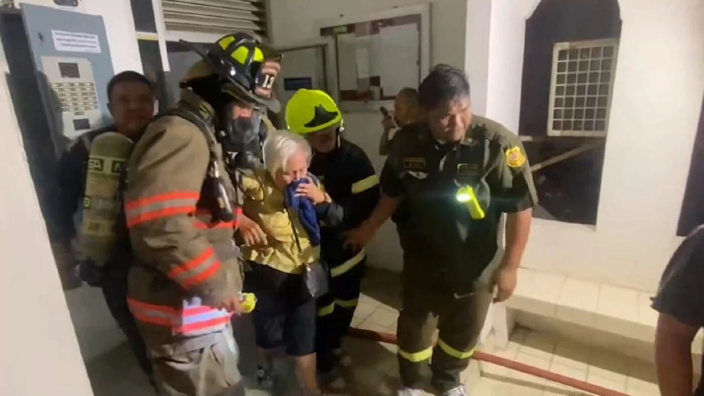 หนีตายอลหม่าน ไฟไหม้คอนโด ย่านบางแก้ว ไฟเผาวอดเจ้าของห้องถึงกับล้มพับ